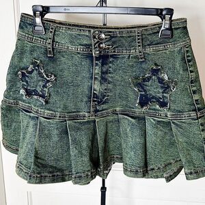 Hot Topic Denim Frayed Star Patch Pleated Mini Skirt Size Medium